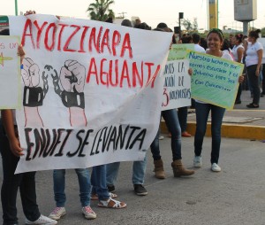 "Ayotzinapa suffers, ENUFI rises up" ENUFI is the Escuela Rural in Ixtepec, Oaxaca, that convoked the march. 